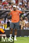 12.08.2025, Fussball Bundesliga 2025/2026, Freundschaftsspiel, Grasshopper Club Zrich - FC Bayern Mnchen - im Stadion am Letzigrund, Zrich (Schweiz). Trainer Vincent Kompany (FC Bayern Mnchen) gibt Anweisungen.