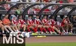 12.08.2025, Fussball Bundesliga 2025/2026, Freundschaftsspiel, Grasshopper Club Zrich - FC Bayern Mnchen - im Stadion am Letzigrund, Zrich (Schweiz).  Ersatzbank, v.li: Lennart Karl (FC Bayern Mnchen), Tom Bischof (Bayern Mnchen), David Santos Daiber (Bayern Mnchen), Felipe Chavez (Bayern Mnchen), Min-jae Kim (Bayern Mnchen, Minjae Kim), Wisdom Mike (FC Bayern Mnchen), Sacha Boey (FC Bayern Mnchen), Torwart Sven Ulreich (FC Bayern Mnchen), 