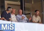 12.08.2025, Fussball Bundesliga 2025/2026, Freundschaftsspiel, Grasshopper Club Zrich - FC Bayern Mnchen - im Stadion am Letzigrund, Zrich (Schweiz). Ehren-Prsident Uli Hoene (FC Bayern Mnchen, Hoeness) auf der Tribne als Zuschauer 