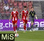 12.08.2025, Fussball Bundesliga 2025/2026, Freundschaftsspiel, Grasshopper Club Zrich - FC Bayern Mnchen - im Stadion am Letzigrund, Zrich (Schweiz). v.li: Felipe Chavez (Bayern Mnchen), David Santos Daiber (Bayern Mnchen), Torwart Jonas Urbig (FC Bayern Mnchen) 