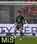 12.08.2025, Fussball Bundesliga 2025/2026, Freundschaftsspiel, Grasshopper Club Zrich - FC Bayern Mnchen - im Stadion am Letzigrund, Zrich (Schweiz). Torwart Jonas Urbig (FC Bayern Mnchen) 