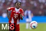 12.08.2025, Fussball Bundesliga 2025/2026, Freundschaftsspiel, Grasshopper Club Zrich - FC Bayern Mnchen - im Stadion am Letzigrund, Zrich (Schweiz). Wisdom Mike (FC Bayern Mnchen) am Ball 