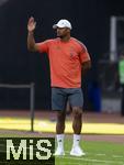 12.08.2025, Fussball Bundesliga 2025/2026, Freundschaftsspiel, Grasshopper Club Zrich - FC Bayern Mnchen - im Stadion am Letzigrund, Zrich (Schweiz). Trainer Vincent Kompany (FC Bayern Mnchen) in Rage