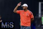 12.08.2025, Fussball Bundesliga 2025/2026, Freundschaftsspiel, Grasshopper Club Zrich - FC Bayern Mnchen - im Stadion am Letzigrund, Zrich (Schweiz). Trainer Vincent Kompany (FC Bayern Mnchen) in Rage