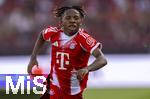 12.08.2025, Fussball Bundesliga 2025/2026, Freundschaftsspiel, Grasshopper Club Zrich - FC Bayern Mnchen - im Stadion am Letzigrund, Zrich (Schweiz). Wisdom Mike (FC Bayern Mnchen) am Ball 