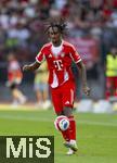 12.08.2025, Fussball Bundesliga 2025/2026, Freundschaftsspiel, Grasshopper Club Zrich - FC Bayern Mnchen - im Stadion am Letzigrund, Zrich (Schweiz). Jonah Kusi-Asare (Bayern Mnchen) am Ball 