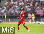 12.08.2025, Fussball Bundesliga 2025/2026, Freundschaftsspiel, Grasshopper Club Zrich - FC Bayern Mnchen - im Stadion am Letzigrund, Zrich (Schweiz). Jonah Kusi-Asare (Bayern Mnchen) am Ball 
