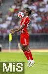 12.08.2025, Fussball Bundesliga 2025/2026, Freundschaftsspiel, Grasshopper Club Zrich - FC Bayern Mnchen - im Stadion am Letzigrund, Zrich (Schweiz). Jonah Kusi-Asare (Bayern Mnchen) am Ball 