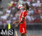 12.08.2025, Fussball Bundesliga 2025/2026, Freundschaftsspiel, Grasshopper Club Zrich - FC Bayern Mnchen - im Stadion am Letzigrund, Zrich (Schweiz). Jonah Kusi-Asare (Bayern Mnchen) am Ball 