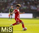 12.08.2025, Fussball Bundesliga 2025/2026, Freundschaftsspiel, Grasshopper Club Zrich - FC Bayern Mnchen - im Stadion am Letzigrund, Zrich (Schweiz). David Santos Daiber (Bayern Mnchen) am Ball 