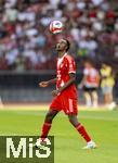 12.08.2025, Fussball Bundesliga 2025/2026, Freundschaftsspiel, Grasshopper Club Zrich - FC Bayern Mnchen - im Stadion am Letzigrund, Zrich (Schweiz). Jonah Kusi-Asare (Bayern Mnchen) am Ball 