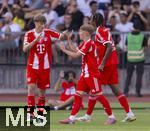 12.08.2025, Fussball Bundesliga 2025/2026, Freundschaftsspiel, Grasshopper Club Zrich - FC Bayern Mnchen - im Stadion am Letzigrund, Zrich (Schweiz). Torjubel v.li: Magnus Dalpiaz (Bayern Mnchen), Lennart Karl (FC Bayern Mnchen), Jonah Kusi-Asare (Bayern Mnchen), 