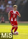 12.08.2025, Fussball Bundesliga 2025/2026, Freundschaftsspiel, Grasshopper Club Zrich - FC Bayern Mnchen - im Stadion am Letzigrund, Zrich (Schweiz). Lennart Karl (FC Bayern Mnchen) am Ball 