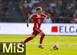 12.08.2025, Fussball Bundesliga 2025/2026, Freundschaftsspiel, Grasshopper Club Zrich - FC Bayern Mnchen - im Stadion am Letzigrund, Zrich (Schweiz). Lennart Karl (FC Bayern Mnchen) am Ball 