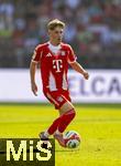 12.08.2025, Fussball Bundesliga 2025/2026, Freundschaftsspiel, Grasshopper Club Zrich - FC Bayern Mnchen - im Stadion am Letzigrund, Zrich (Schweiz). Lennart Karl (FC Bayern Mnchen) am Ball 