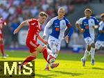 12.08.2025, Fussball Bundesliga 2025/2026, Freundschaftsspiel, Grasshopper Club Zrich - FC Bayern Mnchen - im Stadion am Letzigrund, Zrich (Schweiz). Lennart Karl (li, FC Bayern Mnchen), hinten: Saulo Decarli (Grasshopper Club Zrich) 