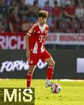 12.08.2025, Fussball Bundesliga 2025/2026, Freundschaftsspiel, Grasshopper Club Zrich - FC Bayern Mnchen - im Stadion am Letzigrund, Zrich (Schweiz). David Santos Daiber (Bayern Mnchen) am Ball 