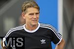 12.08.2025, Fussball Bundesliga 2025/2026, Freundschaftsspiel, Grasshopper Club Zrich - FC Bayern Mnchen - im Stadion am Letzigrund, Zrich (Schweiz). Sportdirektor Christoph Freund (Bayern Mnchen) nachdenklich 