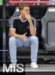 12.08.2025, Fussball Bundesliga 2025/2026, Freundschaftsspiel, Grasshopper Club Zrich - FC Bayern Mnchen - im Stadion am Letzigrund, Zrich (Schweiz). Sportdirektor Christoph Freund (Bayern Mnchen) nachdenklich 