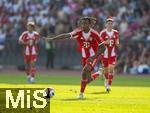 12.08.2025, Fussball Bundesliga 2025/2026, Freundschaftsspiel, Grasshopper Club Zrich - FC Bayern Mnchen - im Stadion am Letzigrund, Zrich (Schweiz). Jonah Kusi-Asare (Bayern Mnchen) am Ball 