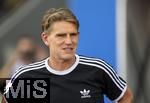 12.08.2025, Fussball Bundesliga 2025/2026, Freundschaftsspiel, Grasshopper Club Zrich - FC Bayern Mnchen - im Stadion am Letzigrund, Zrich (Schweiz). Sportdirektor Christoph Freund (Bayern Mnchen) nachdenklich 