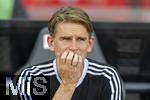 12.08.2025, Fussball Bundesliga 2025/2026, Freundschaftsspiel, Grasshopper Club Zrich - FC Bayern Mnchen - im Stadion am Letzigrund, Zrich (Schweiz). Sportdirektor Christoph Freund (Bayern Mnchen) nachdenklich 