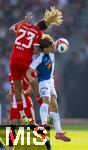 12.08.2025, Fussball Bundesliga 2025/2026, Freundschaftsspiel, Grasshopper Club Zrich - FC Bayern Mnchen - im Stadion am Letzigrund, Zrich (Schweiz). v.li: Sacha Boey (FC Bayern Mnchen) gegen Simone Stroscio (Grasshopper Club Zrich)  