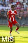 12.08.2025, Fussball Bundesliga 2025/2026, Freundschaftsspiel, Grasshopper Club Zrich - FC Bayern Mnchen - im Stadion am Letzigrund, Zrich (Schweiz). Jonah Kusi-Asare (Bayern Mnchen) am Ball 