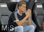 12.08.2025, Fussball Bundesliga 2025/2026, Freundschaftsspiel, Grasshopper Club Zrich - FC Bayern Mnchen - im Stadion am Letzigrund, Zrich (Schweiz). Sportdirektor Christoph Freund (Bayern Mnchen) nachdenklich 