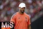 12.08.2025, Fussball Bundesliga 2025/2026, Freundschaftsspiel, Grasshopper Club Zrich - FC Bayern Mnchen - im Stadion am Letzigrund, Zrich (Schweiz). Trainer Vincent Kompany (FC Bayern Mnchen) nachdenklich 