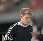 12.08.2025, Fussball Bundesliga 2025/2026, Freundschaftsspiel, Grasshopper Club Zrich - FC Bayern Mnchen - im Stadion am Letzigrund, Zrich (Schweiz). Sportdirektor Christoph Freund (Bayern Mnchen) nachdenklich 