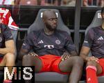 12.08.2025, Fussball Bundesliga 2025/2026, Freundschaftsspiel, Grasshopper Club Zrich - FC Bayern Mnchen - im Stadion am Letzigrund, Zrich (Schweiz). Dayot Upamecano (FC Bayern Mnchen) auf der Bank.