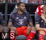 12.08.2025, Fussball Bundesliga 2025/2026, Freundschaftsspiel, Grasshopper Club Zrich - FC Bayern Mnchen - im Stadion am Letzigrund, Zrich (Schweiz). Jonathan Tah (FC Bayern Mnchen) auf der Bank.