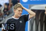 12.08.2025, Fussball Bundesliga 2025/2026, Freundschaftsspiel, Grasshopper Club Zrich - FC Bayern Mnchen - im Stadion am Letzigrund, Zrich (Schweiz). Sportdirektor Christoph Freund (Bayern Mnchen) nachdenklich 