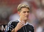 12.08.2025, Fussball Bundesliga 2025/2026, Freundschaftsspiel, Grasshopper Club Zrich - FC Bayern Mnchen - im Stadion am Letzigrund, Zrich (Schweiz). Sportdirektor Christoph Freund (Bayern Mnchen) nachdenklich 