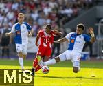 12.08.2025, Fussball Bundesliga 2025/2026, Freundschaftsspiel, Grasshopper Club Zrich - FC Bayern Mnchen - im Stadion am Letzigrund, Zrich (Schweiz). Serge Gnabry (FC Bayern Mnchen) Schuss gegen Yannick Bettkober (Grasshopper Club Zrich).