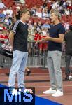 12.08.2025, Fussball Bundesliga 2025/2026, Freundschaftsspiel, Grasshopper Club Zrich - FC Bayern Mnchen - im Stadion am Letzigrund, Zrich (Schweiz). v.li: Sportdirektor Christoph Freund (Bayern Mnchen) und Sportdirektor Alain Sutter (Grasshopper Zrich)