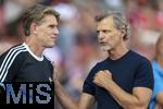 12.08.2025, Fussball Bundesliga 2025/2026, Freundschaftsspiel, Grasshopper Club Zrich - FC Bayern Mnchen - im Stadion am Letzigrund, Zrich (Schweiz). v.li: Sportdirektor Christoph Freund (Bayern Mnchen) und Sportdirektor Alain Sutter (Grasshopper Zrich)