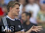 12.08.2025, Fussball Bundesliga 2025/2026, Freundschaftsspiel, Grasshopper Club Zrich - FC Bayern Mnchen - im Stadion am Letzigrund, Zrich (Schweiz). Sportdirektor Christoph Freund (Bayern Mnchen) nachdenklich 