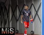 12.08.2025, Fussball Bundesliga 2025/2026, Freundschaftsspiel, Grasshopper Club Zrich - FC Bayern Mnchen - im Stadion am Letzigrund, Zrich (Schweiz). Wisdom Mike (FC Bayern Mnchen) nachdenklich 