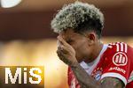 12.08.2025, Fussball Bundesliga 2025/2026, Freundschaftsspiel, Grasshopper Club Zrich - FC Bayern Mnchen - im Stadion am Letzigrund, Zrich (Schweiz). Luis Diaz (FC Bayern Mnchen) wscht sich den Kopf bei der Hitze als Erfrischung.