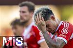 12.08.2025, Fussball Bundesliga 2025/2026, Freundschaftsspiel, Grasshopper Club Zrich - FC Bayern Mnchen - im Stadion am Letzigrund, Zrich (Schweiz). Luis Diaz (FC Bayern Mnchen) wscht sich den Kopf bei der Hitze als Erfrischung.