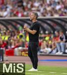 12.08.2025, Fussball Bundesliga 2025/2026, Freundschaftsspiel, Grasshopper Club Zrich - FC Bayern Mnchen - im Stadion am Letzigrund, Zrich (Schweiz). Trainer Gerald Scheiblehner (Grasshopper Club Zrich) am Spielfeldrand
