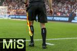 12.08.2025, Fussball Bundesliga 2025/2026, Freundschaftsspiel, Grasshopper Club Zrich - FC Bayern Mnchen - im Stadion am Letzigrund, Zrich (Schweiz). Linienrichter an der Seitenlinien immer auf Ballhhe.