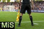 12.08.2025, Fussball Bundesliga 2025/2026, Freundschaftsspiel, Grasshopper Club Zrich - FC Bayern Mnchen - im Stadion am Letzigrund, Zrich (Schweiz). Linienrichter an der Seitenlinien immer auf Ballhhe.