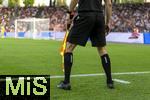 12.08.2025, Fussball Bundesliga 2025/2026, Freundschaftsspiel, Grasshopper Club Zrich - FC Bayern Mnchen - im Stadion am Letzigrund, Zrich (Schweiz). Linienrichter an der Seitenlinien immer auf Ballhhe.
