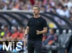 12.08.2025, Fussball Bundesliga 2025/2026, Freundschaftsspiel, Grasshopper Club Zrich - FC Bayern Mnchen - im Stadion am Letzigrund, Zrich (Schweiz). Trainer Gerald Scheiblehner (Grasshopper Club Zrich) am Spielfeldrand