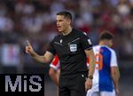 12.08.2025, Fussball Bundesliga 2025/2026, Freundschaftsspiel, Grasshopper Club Zrich - FC Bayern Mnchen - im Stadion am Letzigrund, Zrich (Schweiz). Schiedsrichter Lionel Tschudi 