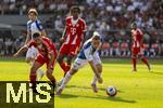 12.08.2025, Fussball Bundesliga 2025/2026, Freundschaftsspiel, Grasshopper Club Zrich - FC Bayern Mnchen - im Stadion am Letzigrund, Zrich (Schweiz). v.li: Raphael Guerreiro (FC Bayern Mnchen) gegen Lovro Zvonarek (Grasshopper Club Zrich)