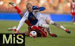 12.08.2025, Fussball Bundesliga 2025/2026, Freundschaftsspiel, Grasshopper Club Zrich - FC Bayern Mnchen - im Stadion am Letzigrund, Zrich (Schweiz). Saulo Decarli (Grasshopper Club Zrich) Zweikampf, Duell, Aktion, Action, .  